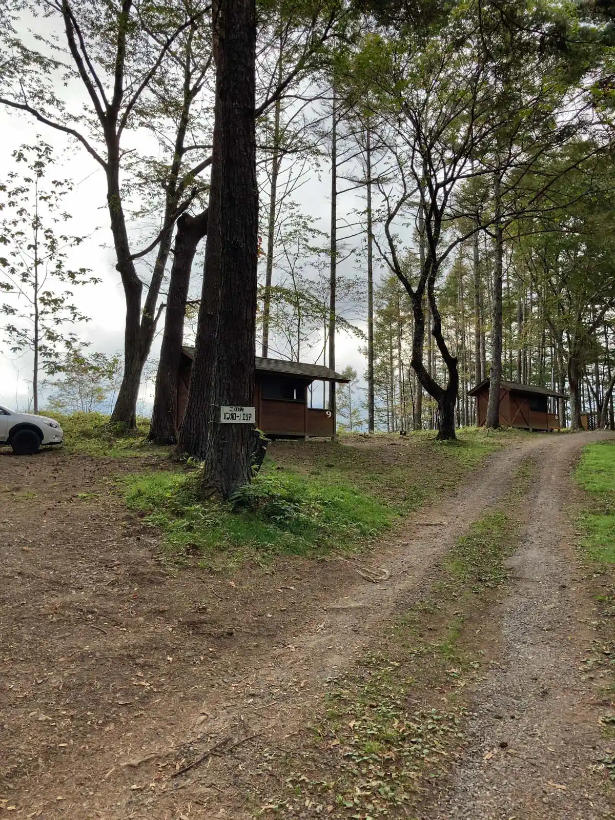 松原湖オートキャンプ場の第一キャンプサイトにあるバンガロー